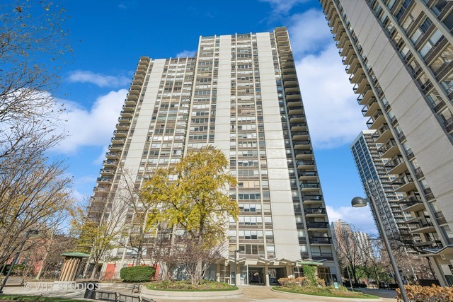1360 N Sandburg Terrace #1807c, Chicago, IL 60610