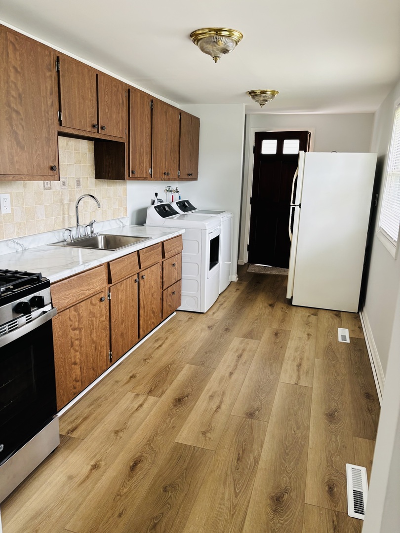 93 Golfview Lane, Carpentersville, IL 60110