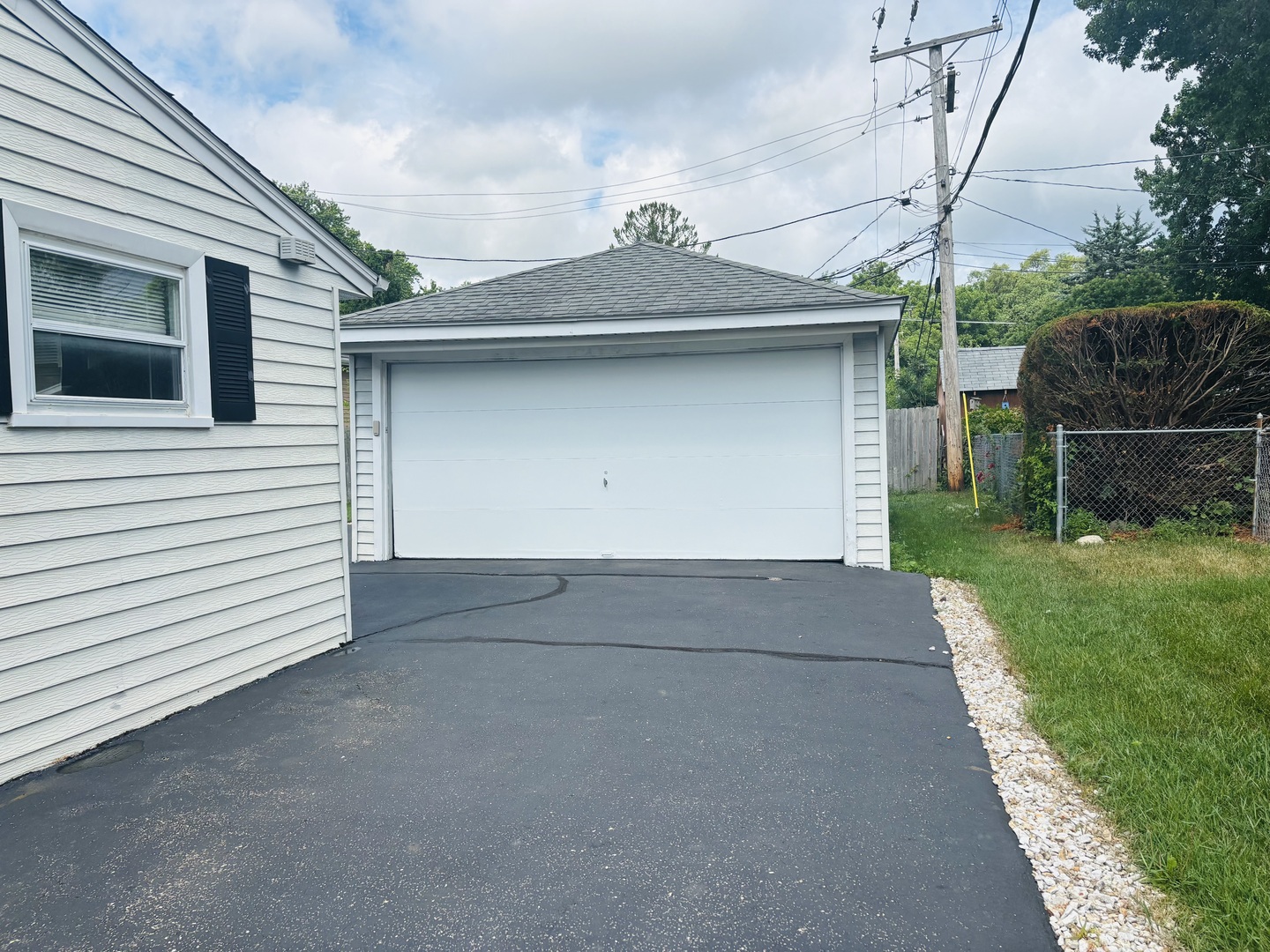 93 Golfview Lane, Carpentersville, IL 60110