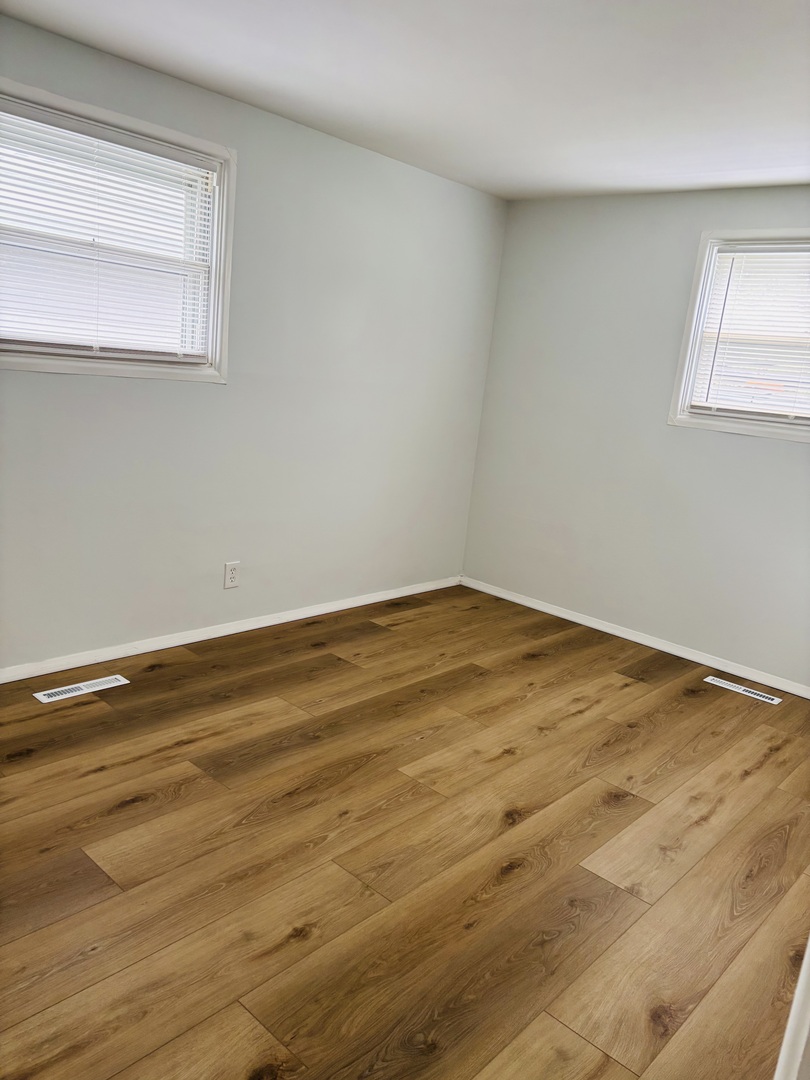 93 Golfview Lane, Carpentersville, IL 60110