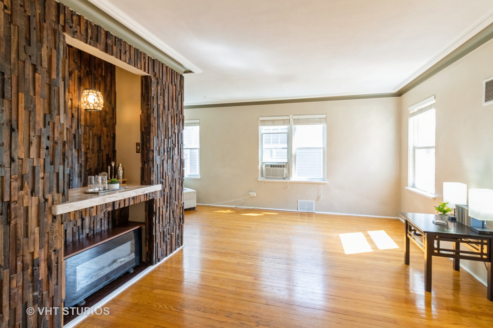 915 N Vail Avenue, Arlington Heights, IL 60004