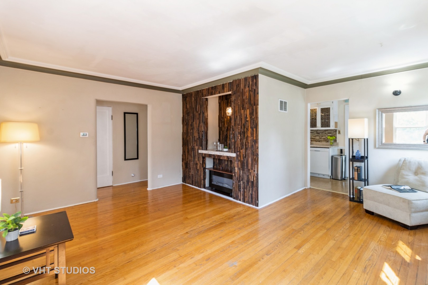 915 N Vail Avenue, Arlington Heights, IL 60004
