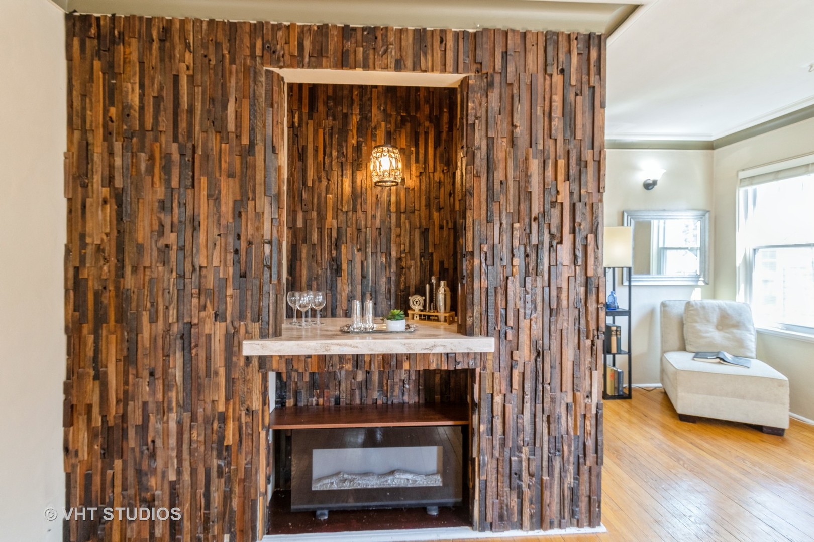 915 N Vail Avenue, Arlington Heights, IL 60004