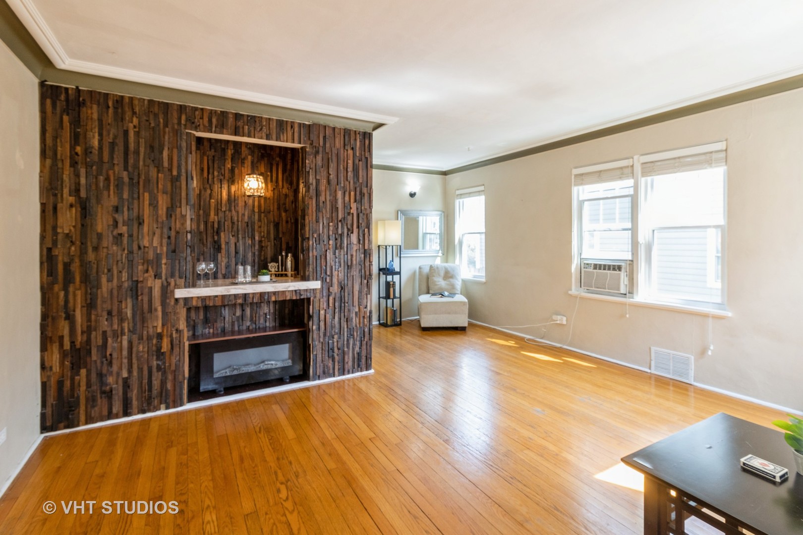 915 N Vail Avenue, Arlington Heights, IL 60004