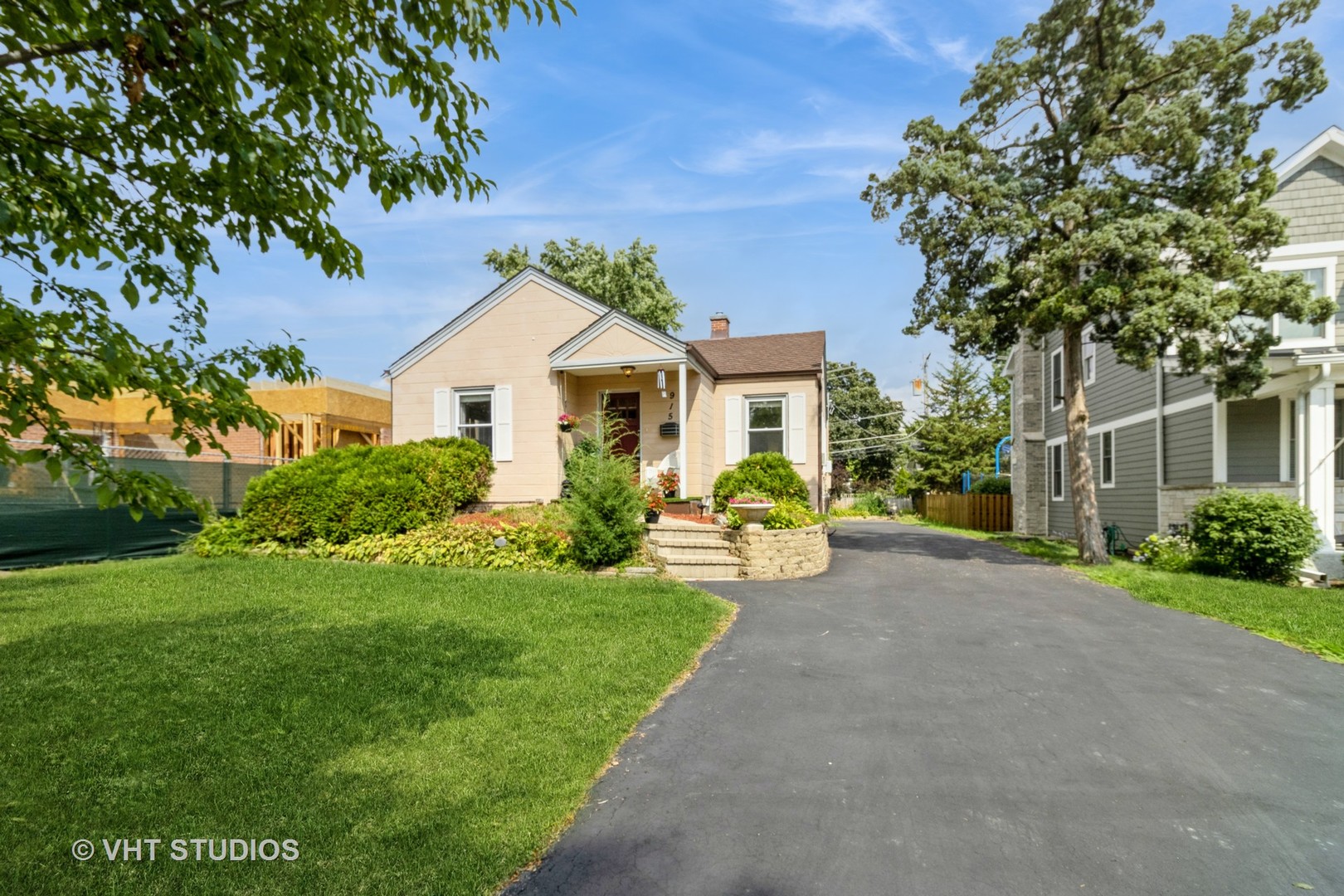 915 N Vail Avenue, Arlington Heights, IL 60004
