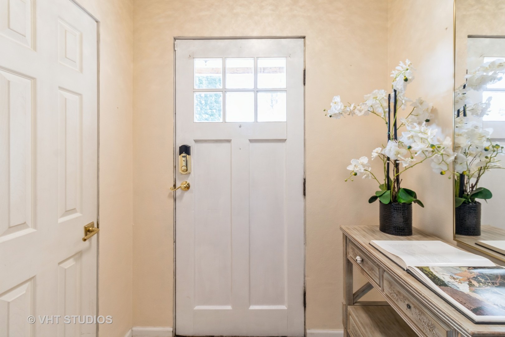 915 N Vail Avenue, Arlington Heights, IL 60004
