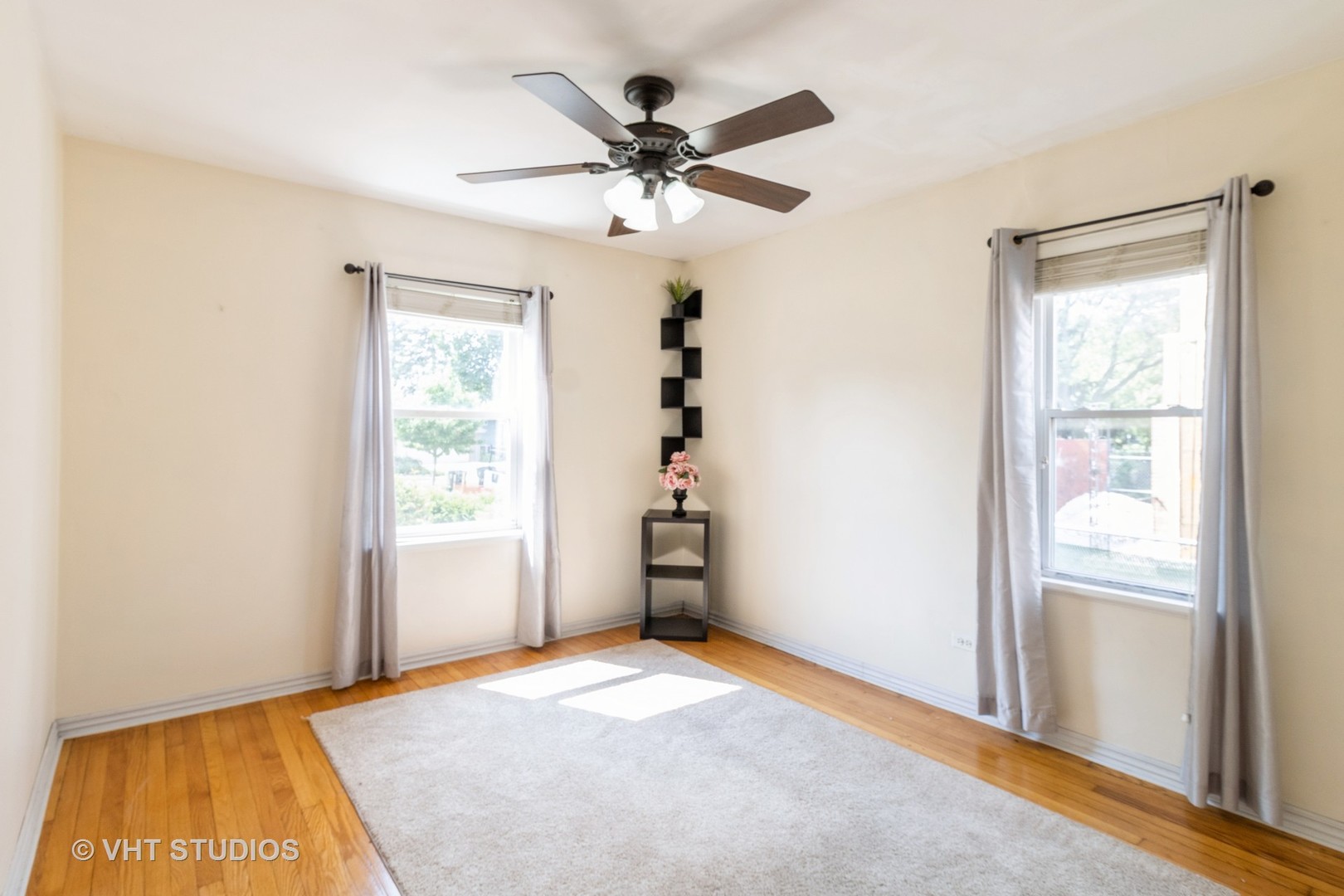 915 N Vail Avenue, Arlington Heights, IL 60004