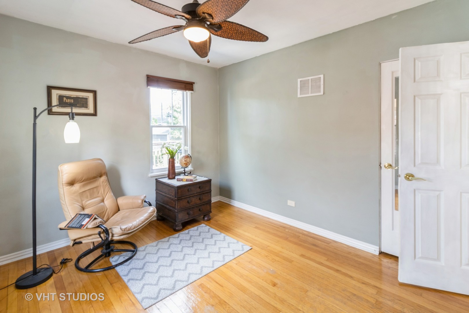 915 N Vail Avenue, Arlington Heights, IL 60004