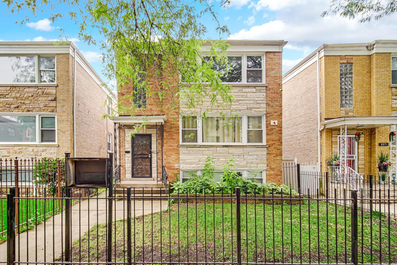 5567 W Gladys Avenue, Chicago, IL 60644
