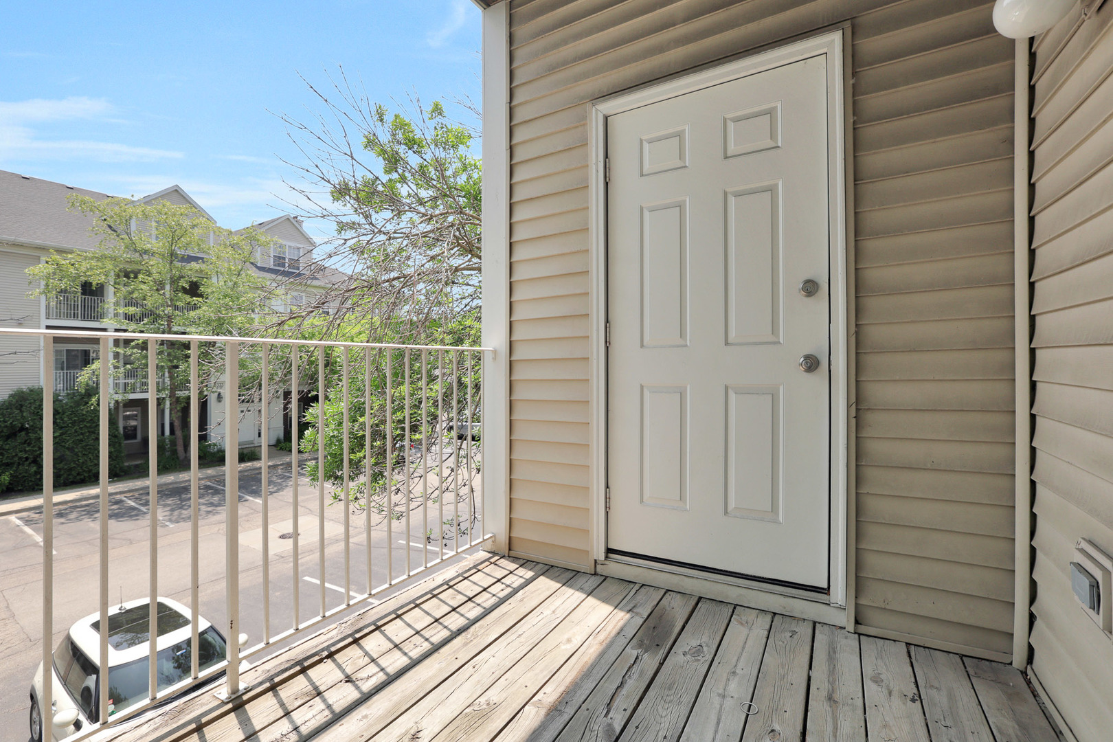 3317 Stratford Court #2E, Lake Bluff, IL 60044