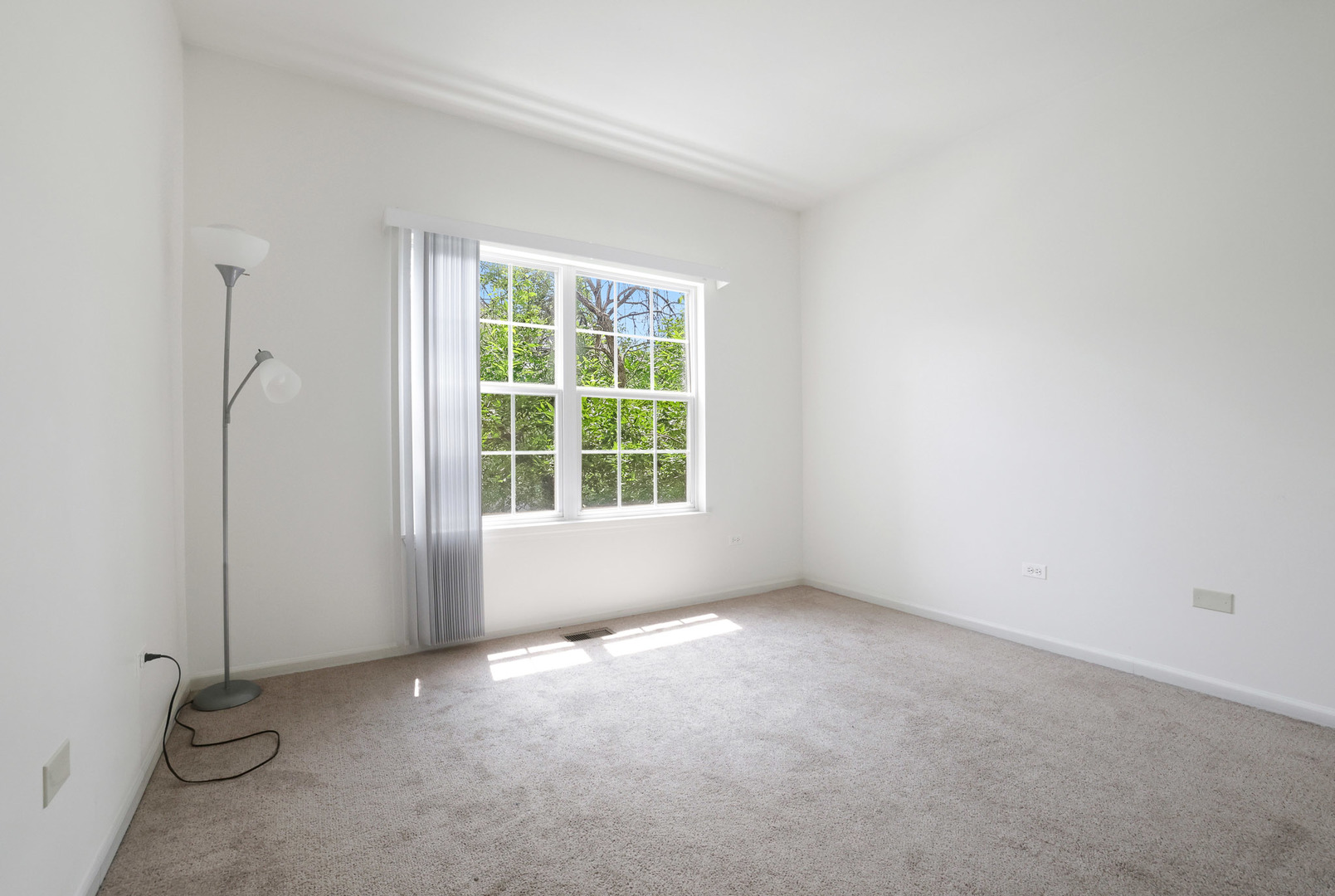3317 Stratford Court #2E, Lake Bluff, IL 60044