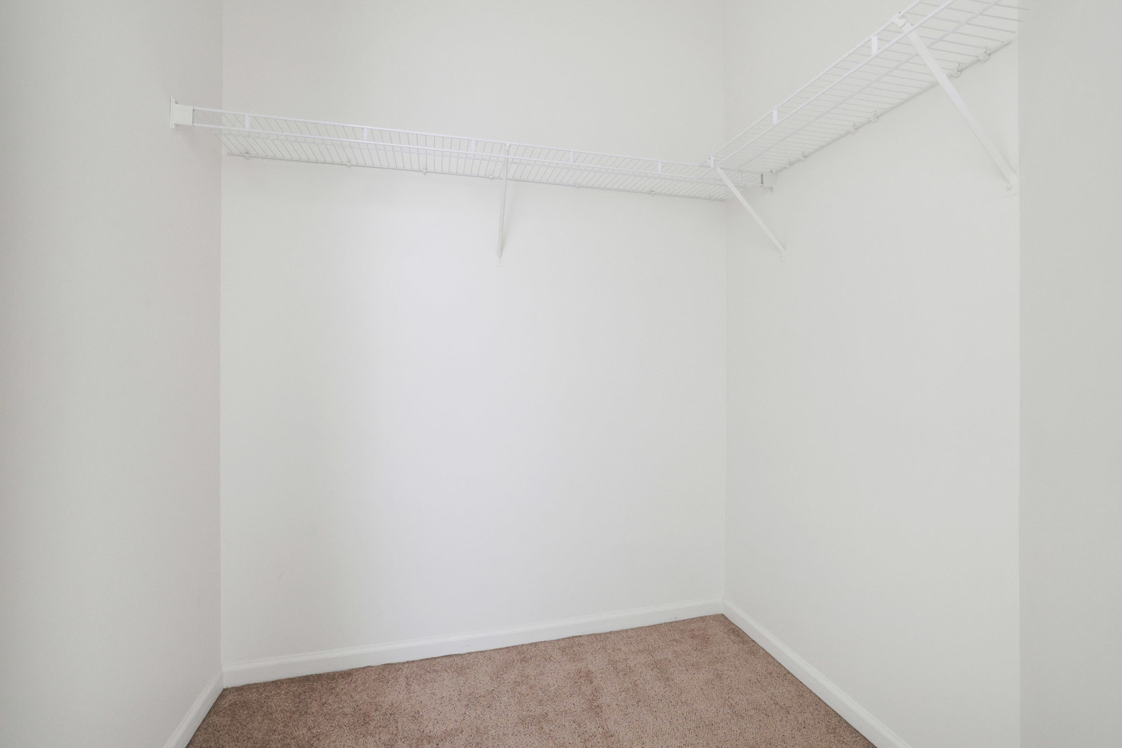 3317 Stratford Court #2E, Lake Bluff, IL 60044