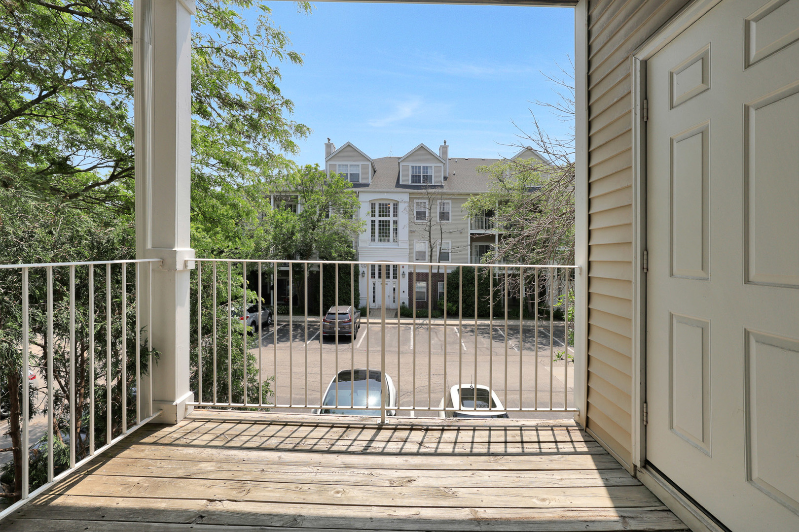 3317 Stratford Court #2E, Lake Bluff, IL 60044