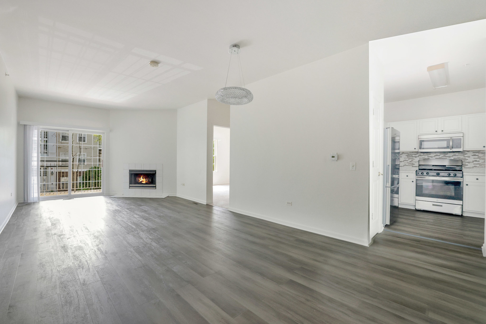 3317 Stratford Court #2E, Lake Bluff, IL 60044