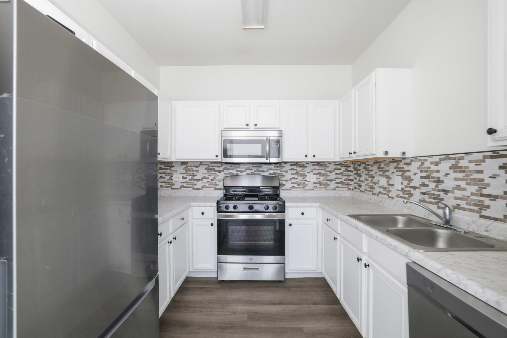 3317 Stratford Court #2E, Lake Bluff, IL 60044