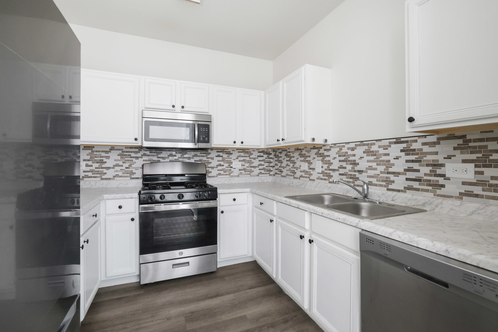 3317 Stratford Court #2E, Lake Bluff, IL 60044