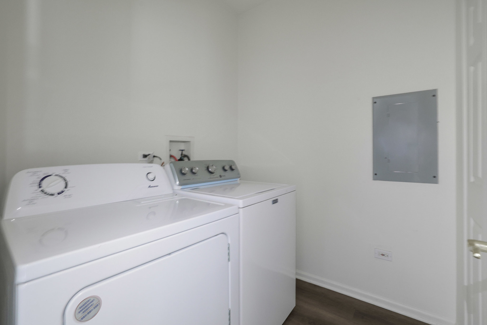 3317 Stratford Court #2E, Lake Bluff, IL 60044