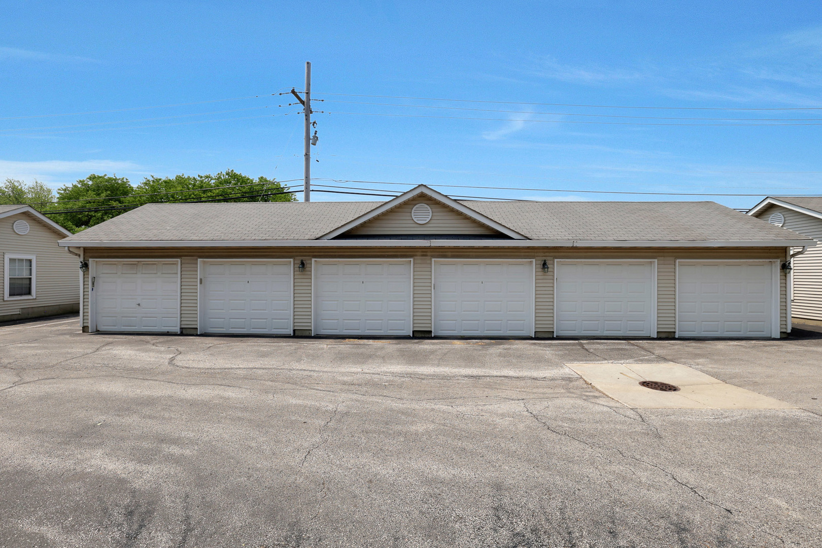 3317 Stratford Court #2E, Lake Bluff, IL 60044