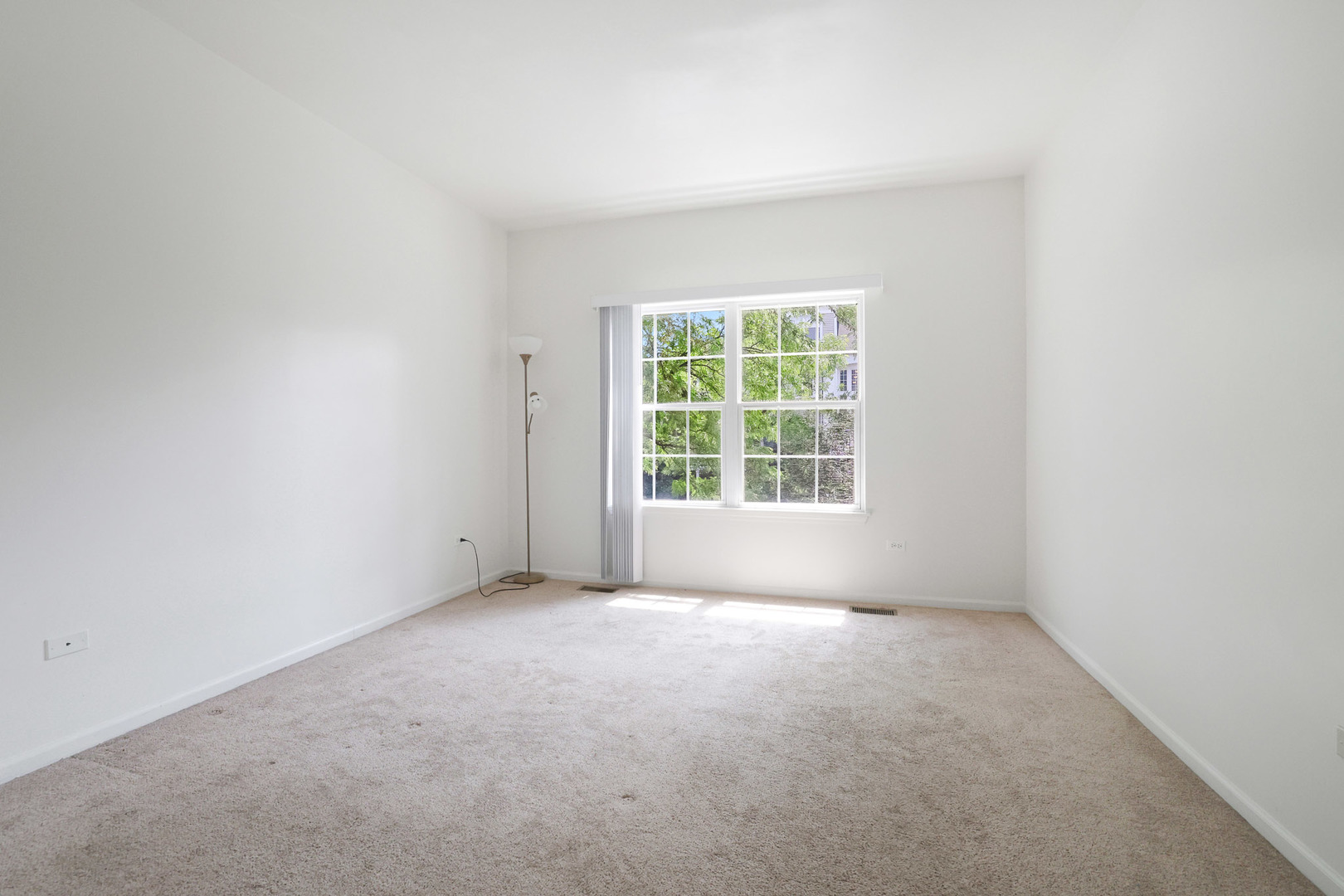 3317 Stratford Court #2E, Lake Bluff, IL 60044