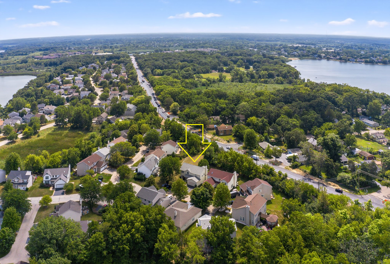 457 N Crooked Lake Lane, Lindenhurst, IL 60046