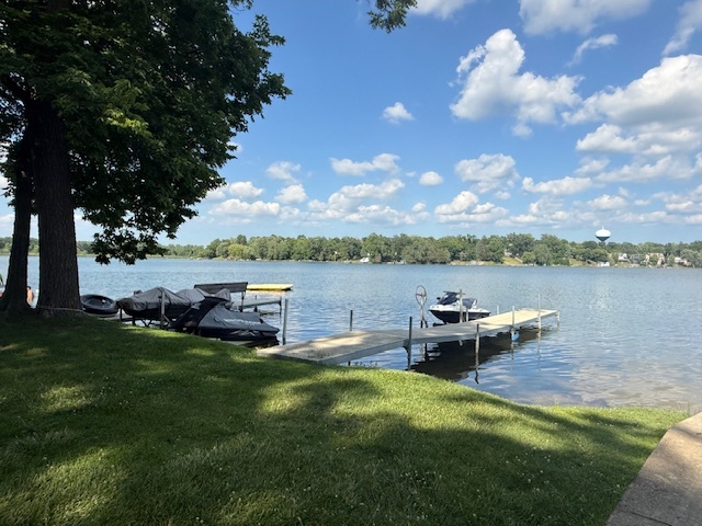 457 N Crooked Lake Lane, Lindenhurst, IL 60046