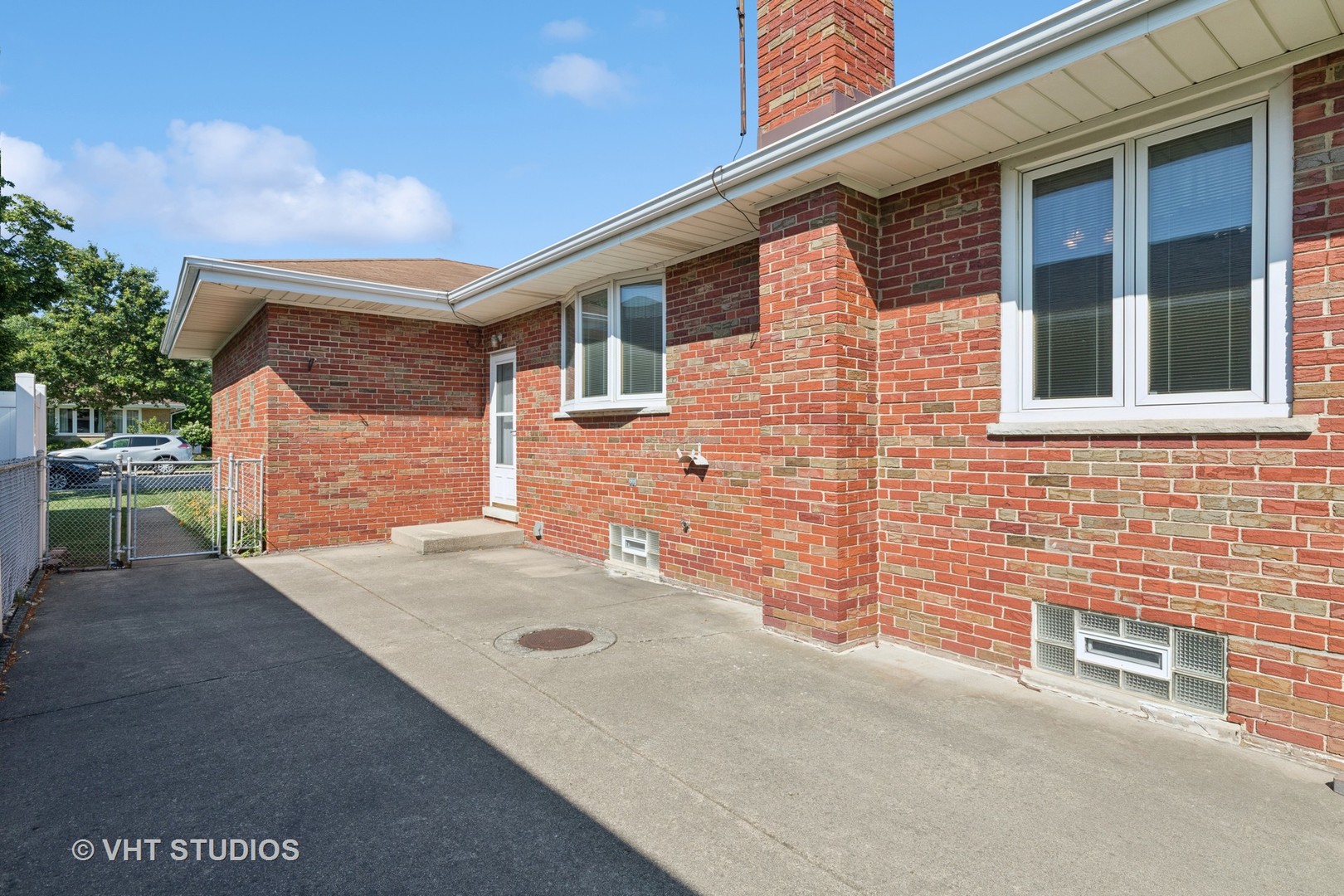 4445 N Forestview Avenue, Chicago, IL 60656