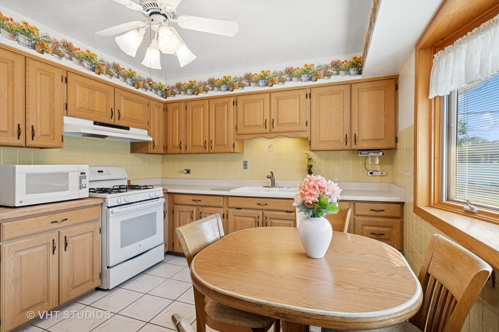 4445 N Forestview Avenue, Chicago, IL 60656