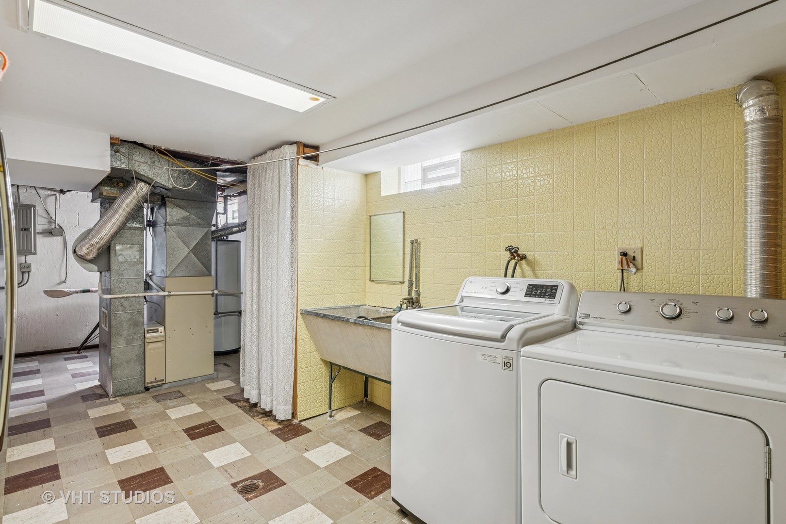 4445 N Forestview Avenue, Chicago, IL 60656
