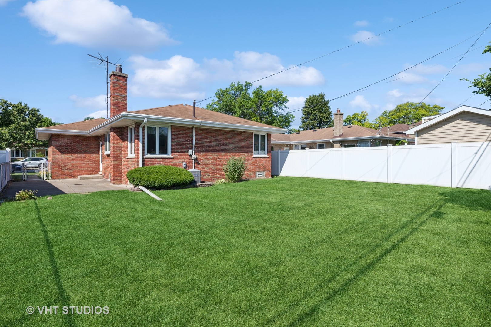 4445 N Forestview Avenue, Chicago, IL 60656