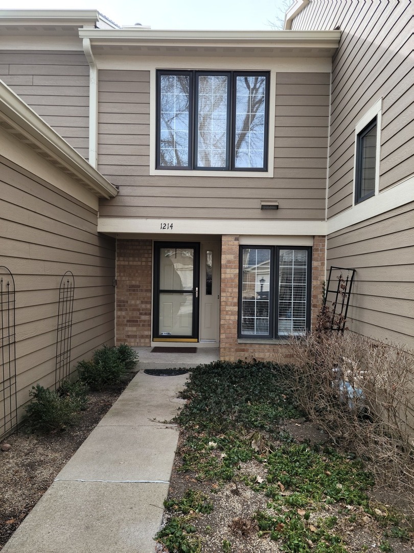1214 Gulfstream Parkway #1, Libertyville, IL 60048