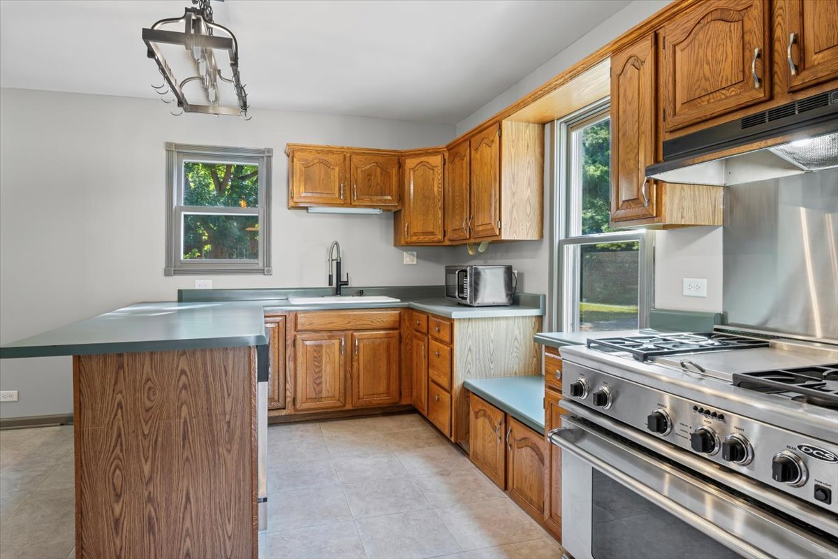 2016 Grove Lane, Cary, IL 60013