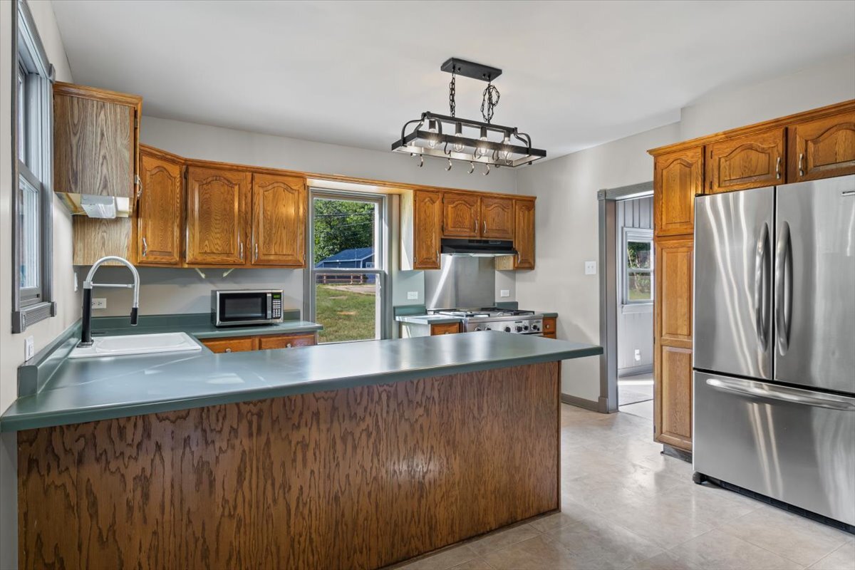 2016 Grove Lane, Cary, IL 60013