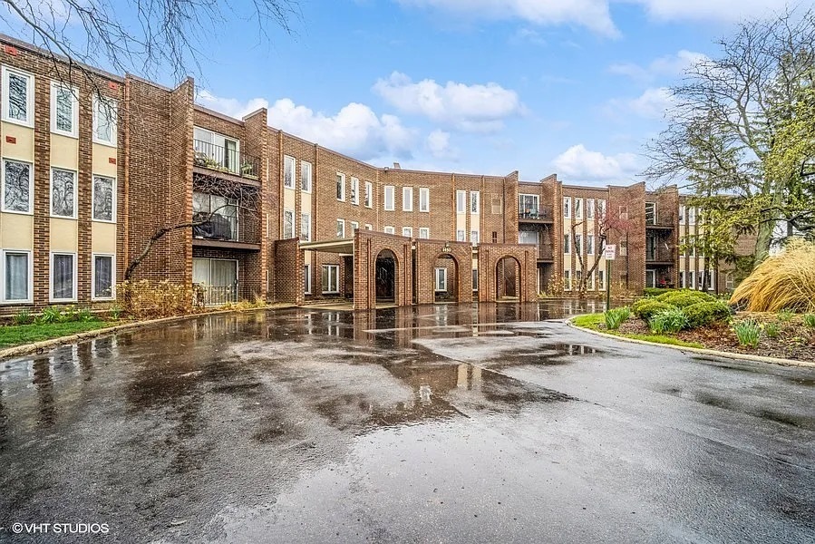 1450 Sandpebble Drive #227, Wheeling, IL 60090