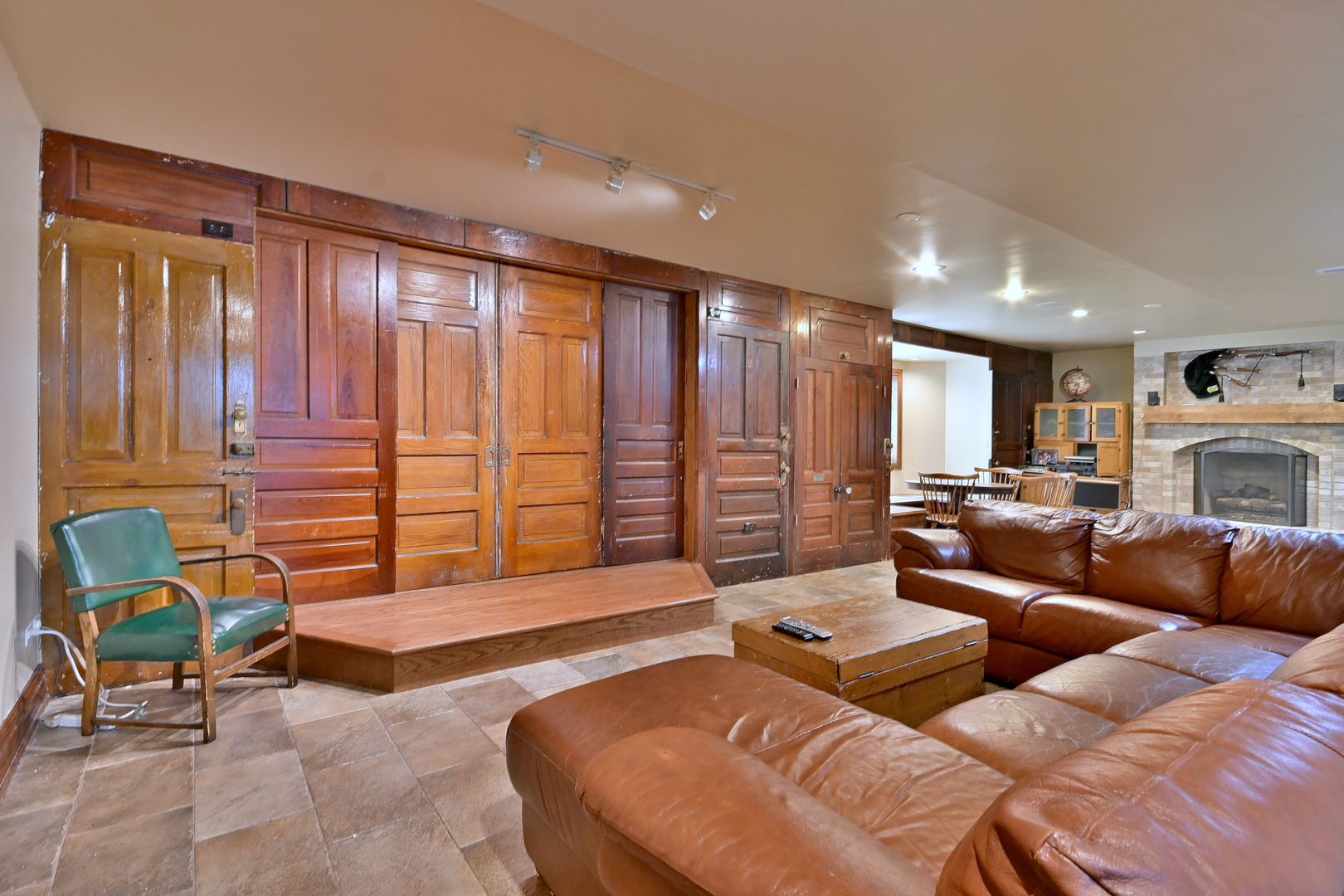 366 W Eggleston Avenue, Elmhurst, IL 60126