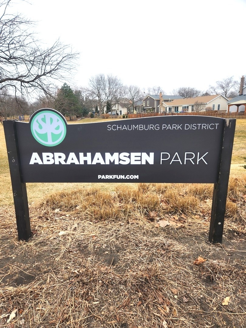 321 Carmelhead Lane, Schaumburg, IL 60193