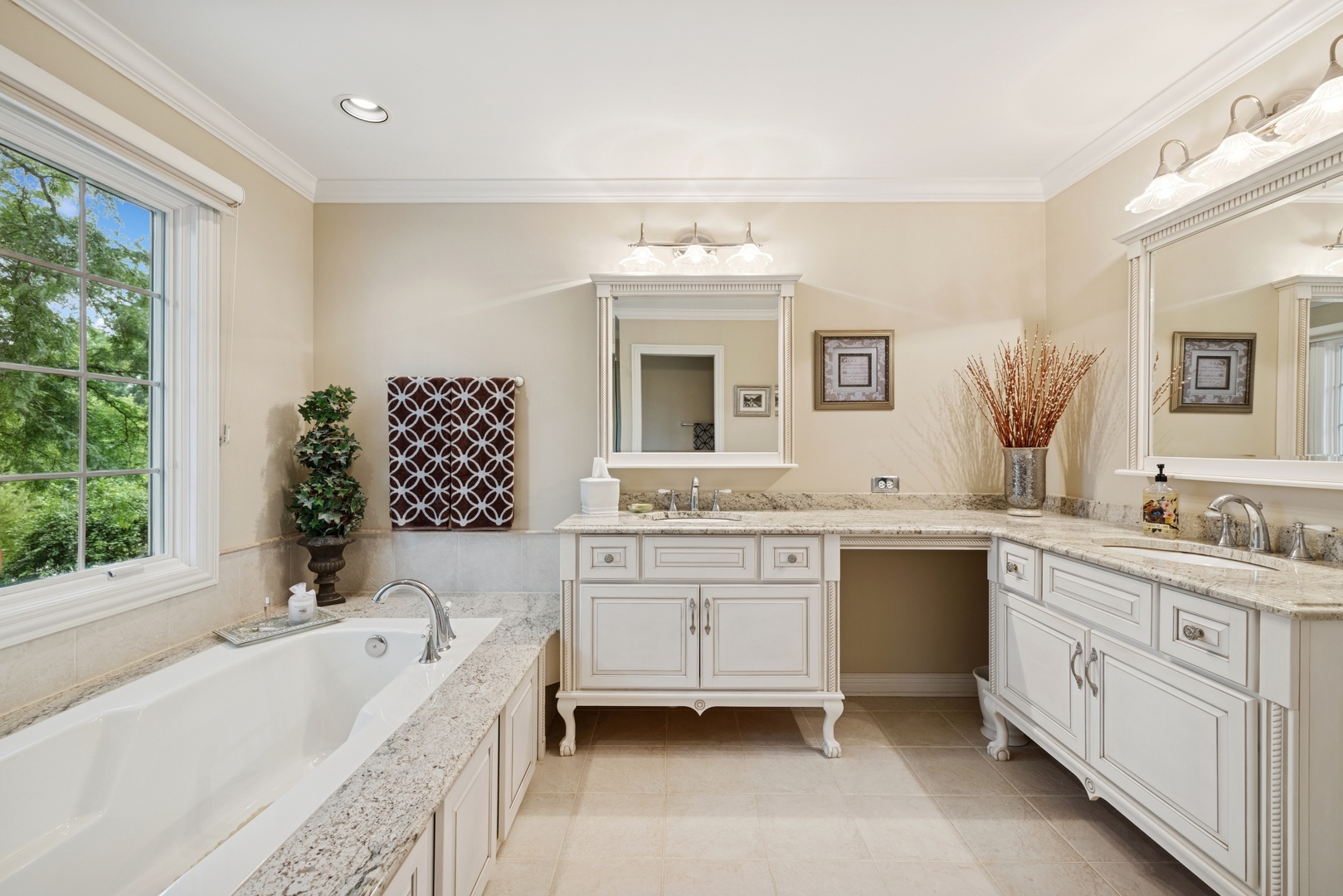 1219 N Lakeview Court, Palatine, IL 60067