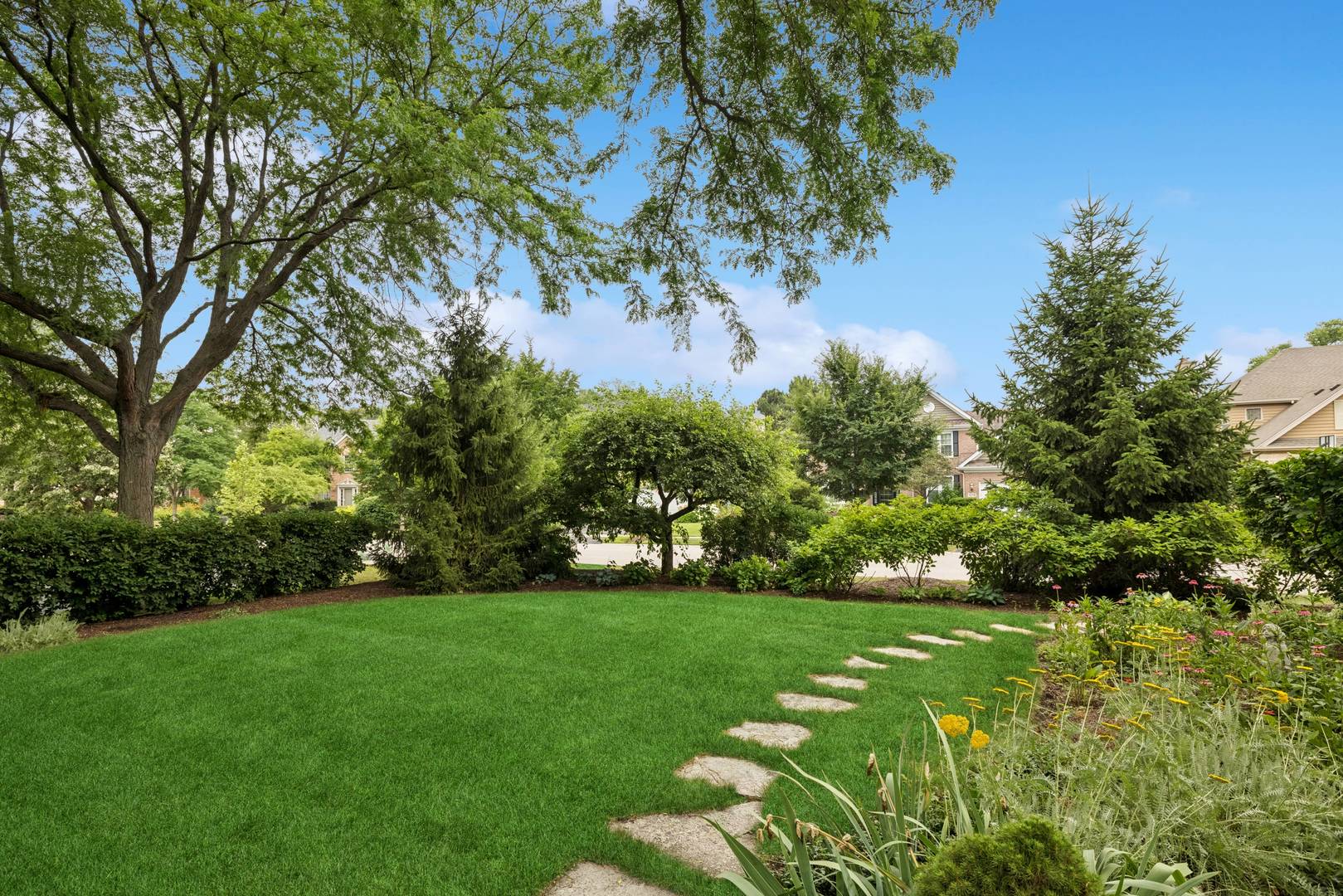 1219 N Lakeview Court, Palatine, IL 60067