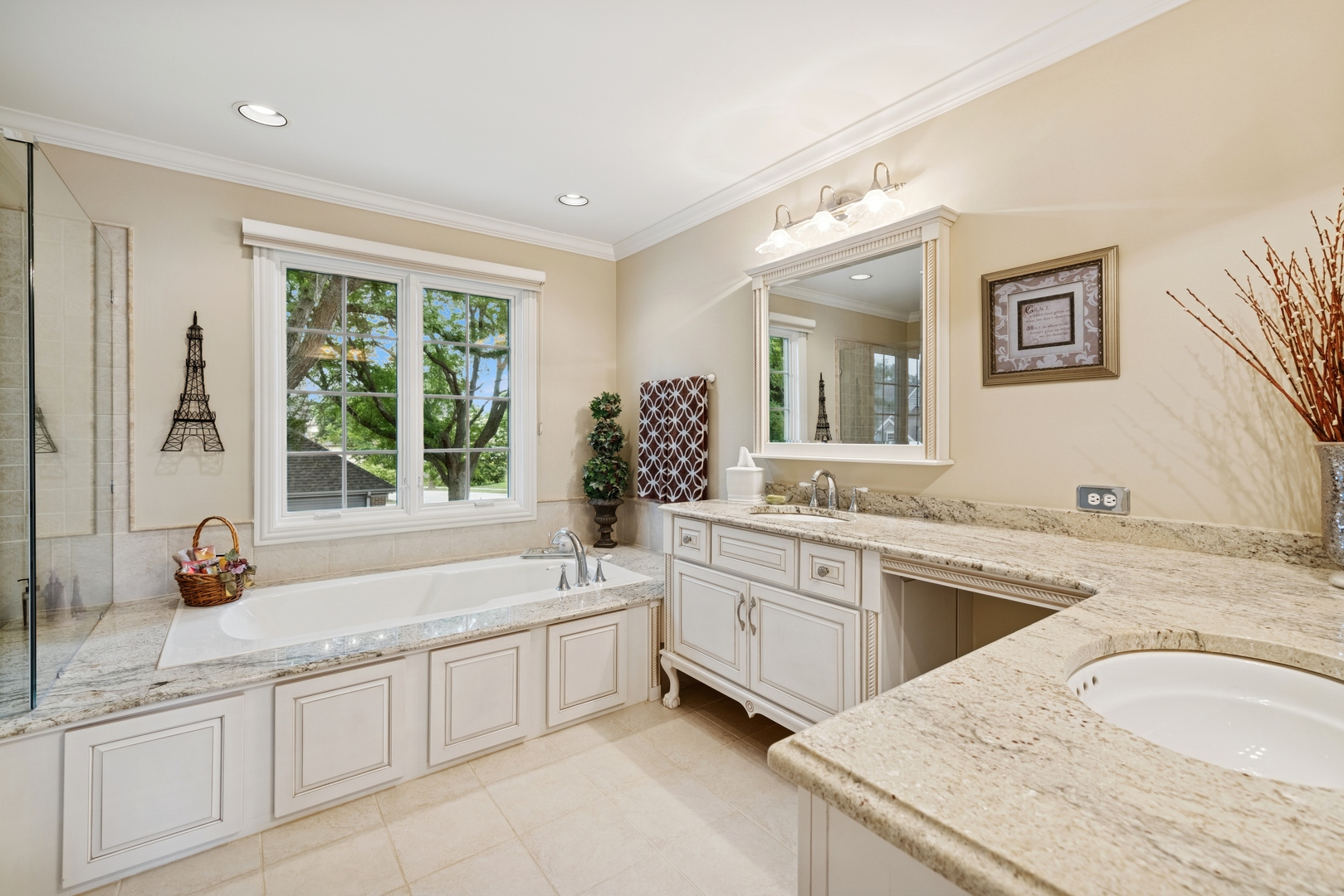 1219 N Lakeview Court, Palatine, IL 60067