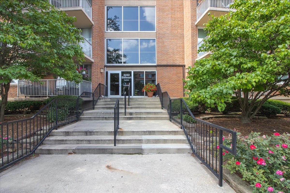 2222 S Stewart Avenue #1B, Lombard, IL 60148