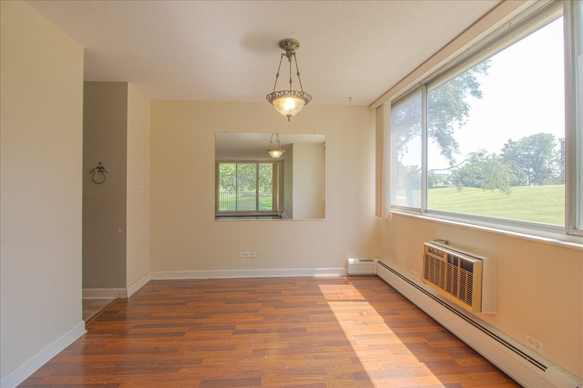 2222 S Stewart Avenue #1B, Lombard, IL 60148