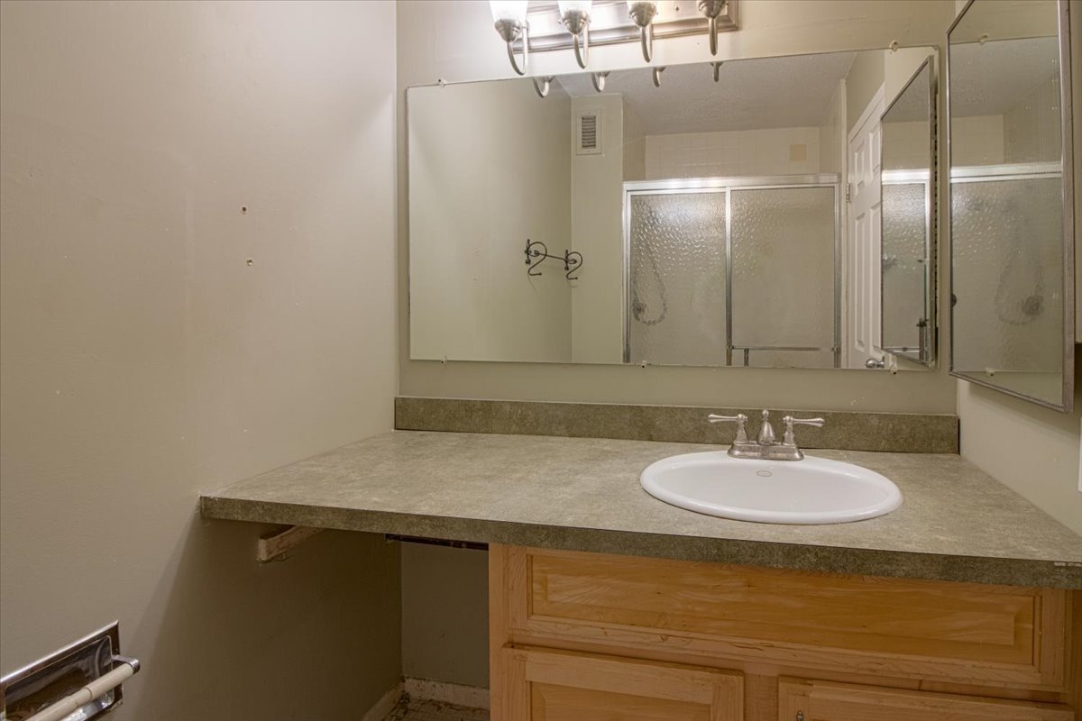 2222 S Stewart Avenue #1B, Lombard, IL 60148