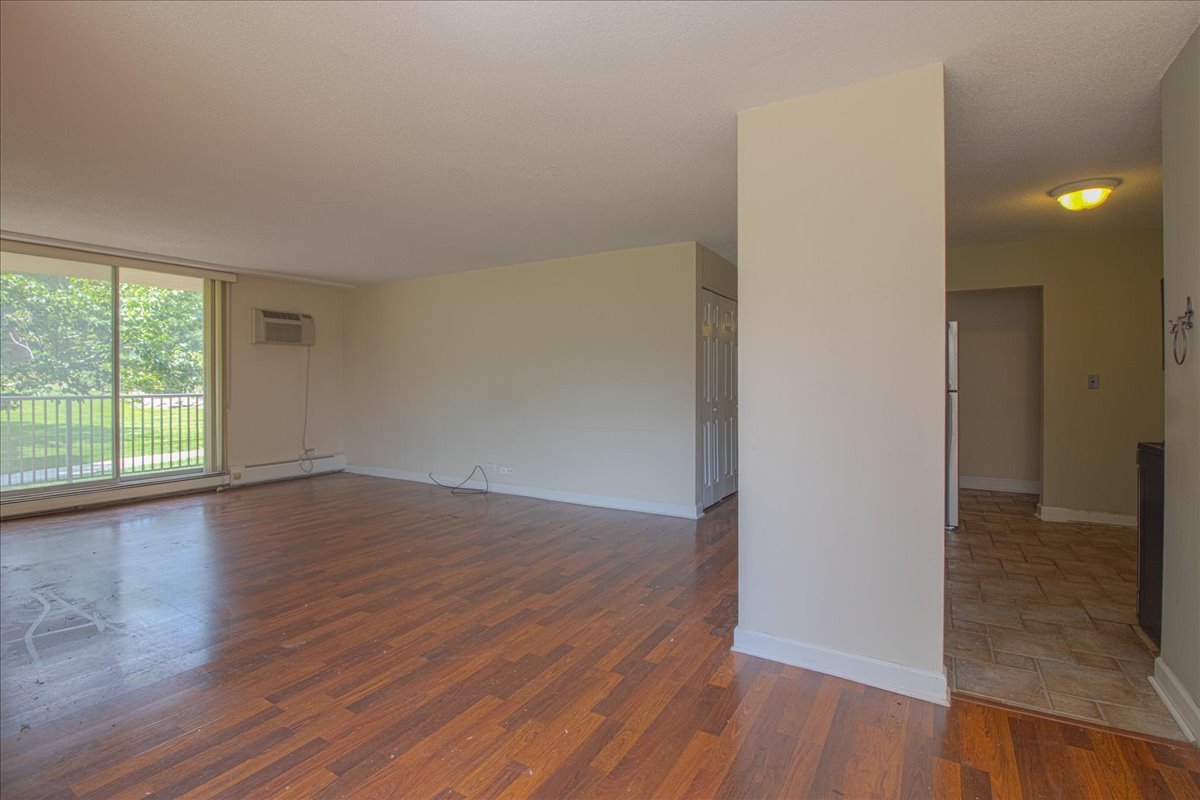 2222 S Stewart Avenue #1B, Lombard, IL 60148
