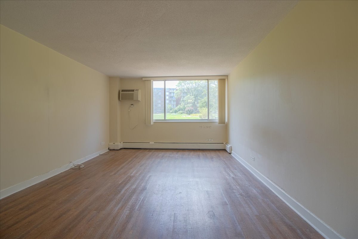 2222 S Stewart Avenue #1B, Lombard, IL 60148