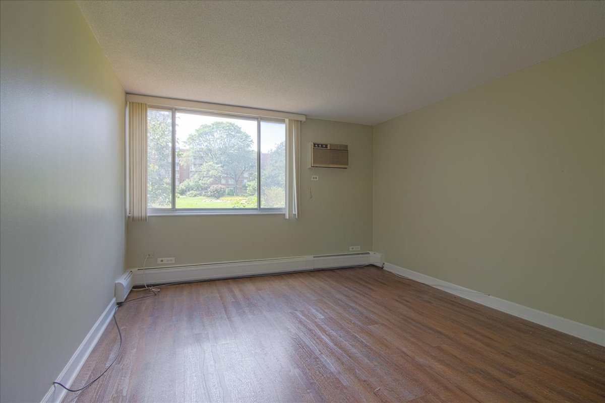 2222 S Stewart Avenue #1B, Lombard, IL 60148