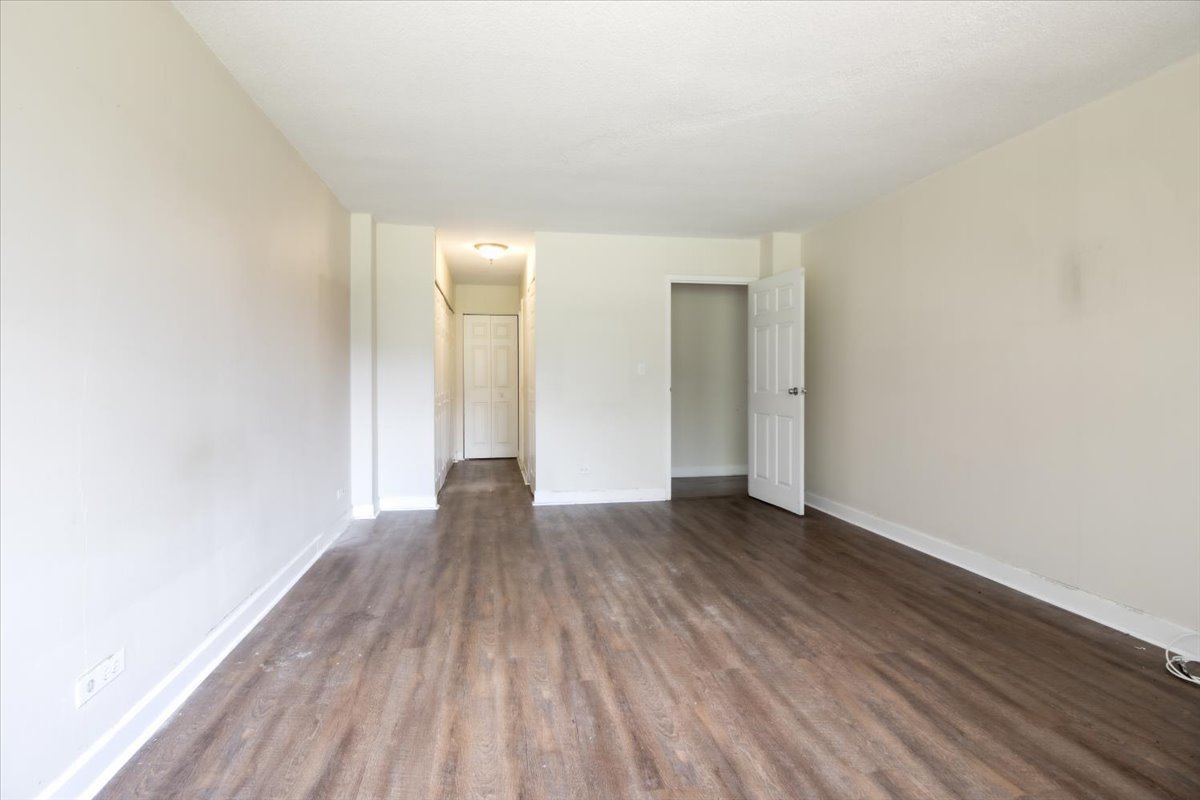 2222 S Stewart Avenue #1B, Lombard, IL 60148