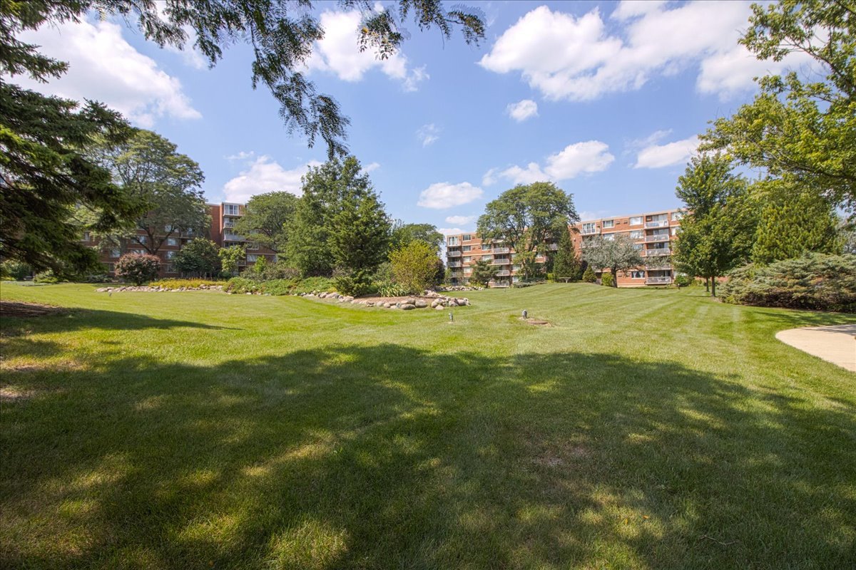 2222 S Stewart Avenue #1B, Lombard, IL 60148