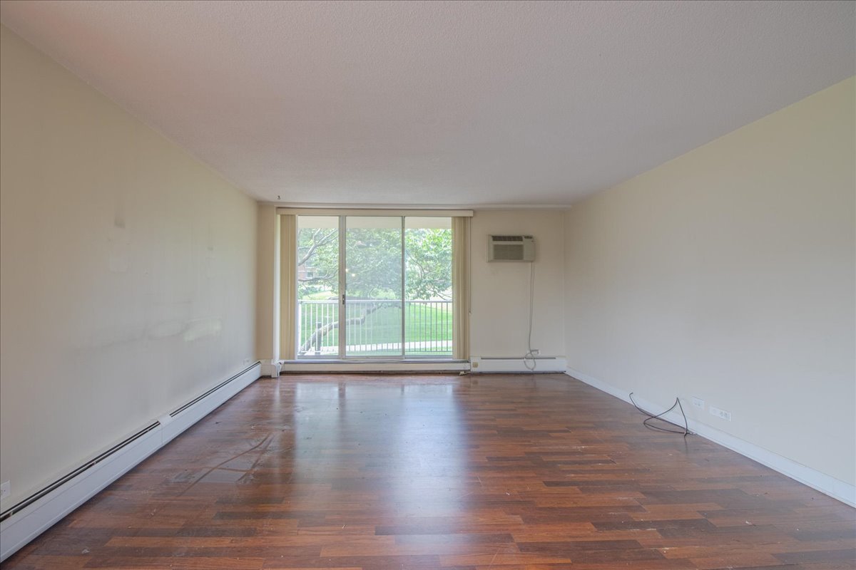 2222 S Stewart Avenue #1B, Lombard, IL 60148