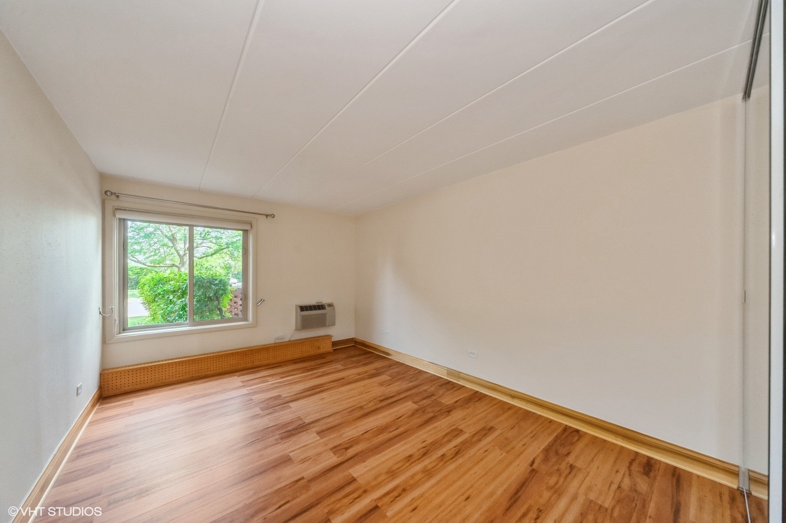18 E Old Willow Road, Prospect Heights, IL 60070