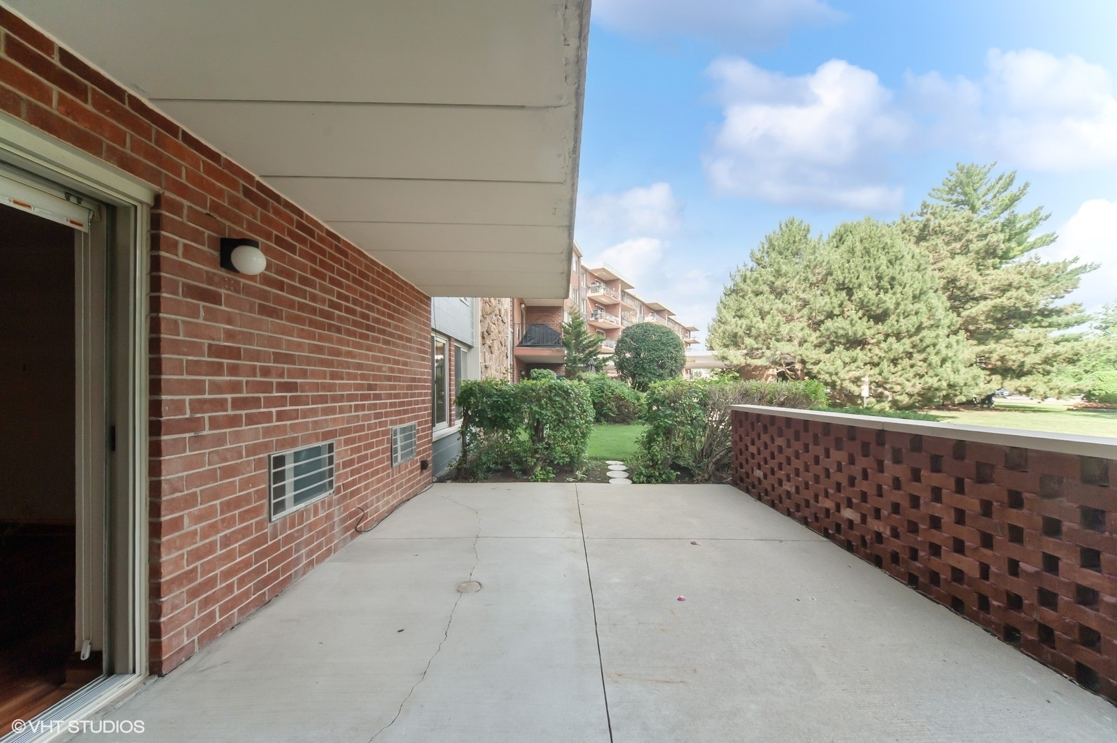 18 E Old Willow Road, Prospect Heights, IL 60070