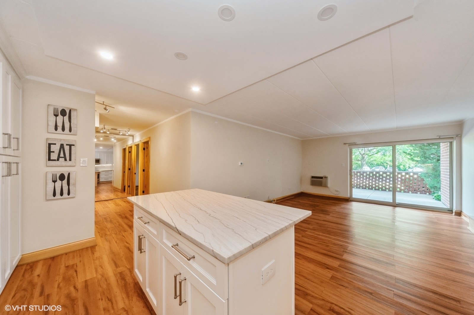 18 E Old Willow Road, Prospect Heights, IL 60070